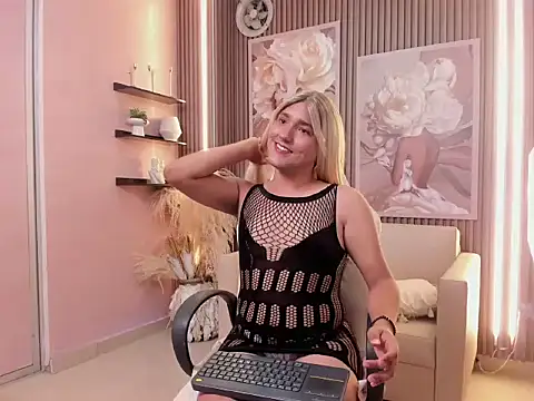 Snapshot of your_sissytrans chatting on May 5, 11:24 pm your sissytrans online show from May 5, 11:24 pm