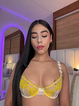 Rossie Blooms online show from June 27, 9:42 pm