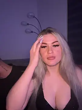 tiiffyy online show from April 16, 7:47 pm