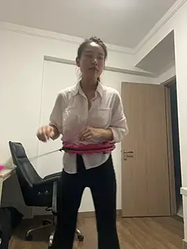 Snapshot of A-Kristen chatting on April 9, 12:54 pm A-Kristen online show from April 9, 12:54 pm