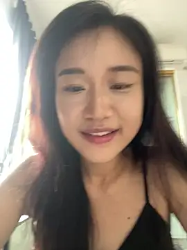 Snapshot of A-Kristen chatting on April 10, 1:00 am A-Kristen online show from April 10, 1:00 am