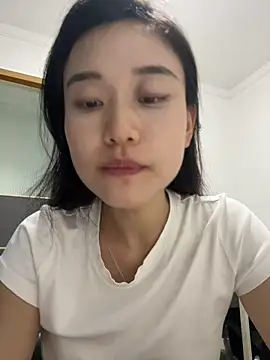 Snapshot of A-Kristen chatting on April 10, 4:12 pm A-Kristen online show from April 10, 4:12 pm