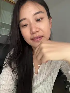 Snapshot of A-Kristen chatting on April 12, 9:14 am A-Kristen online show from April 12, 9:14 am