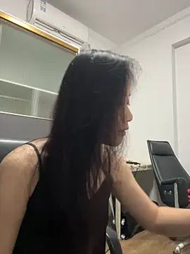 Snapshot of A-Kristen chatting on April 13, 3:39 pm A-Kristen online show from April 13, 3:39 pm