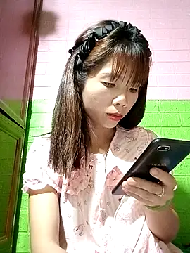 AmyLinee01 online show from April 28, 10:59 pm