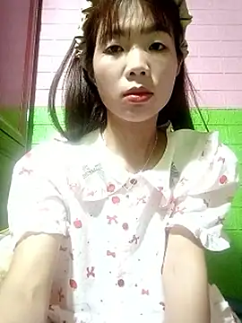 AmyLinee01 online show from May 9, 5:56 am