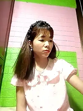 Snapshot of AmyLinee01 chatting on May 13, 10:38 pm AmyLinee01 online show from May 13, 10:38 pm