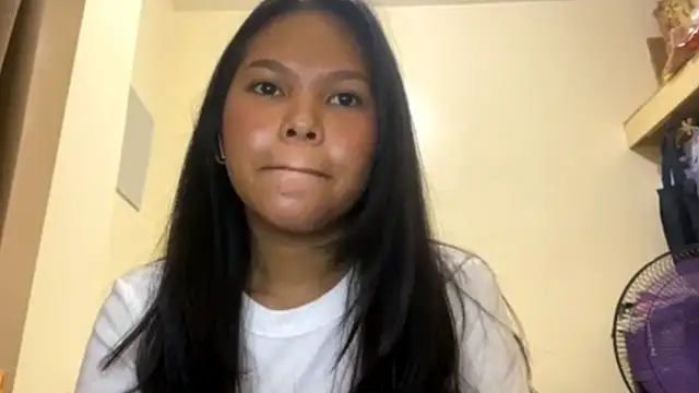 Snapshot of CorrinaThach chatting on March 23, 2:37 am CorrinaThach online show from March 23, 2:37 am