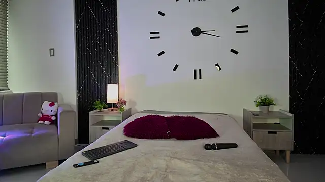 aurora petitee online show from June 6, 1:27 pm