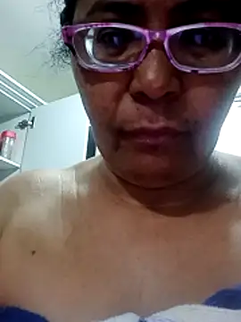 Snapshot of sexymomsn chatting on May 10, 11:59 am sexymomsn online show from May 10, 11:59 am