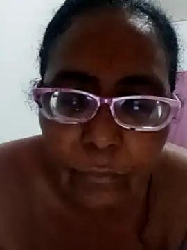 Snapshot of sexymomsn chatting on June 13, 12:41 am sexymomsn online show from June 13, 12:41 am