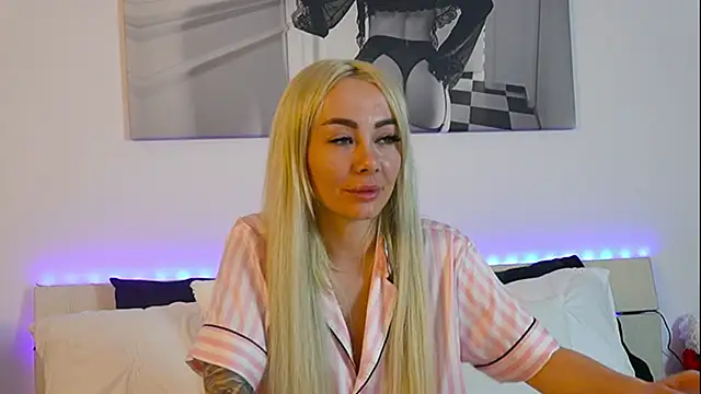 Snapshot of FrancescaGrayy chatting on June 7, 7:06 pm FrancescaGrayy online show from June 7, 7:06 pm