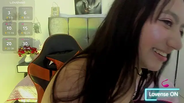 Snapshot of Skay_wish chatting on June 11, 8:18 pm Skay wish online show from June 11, 8:18 pm