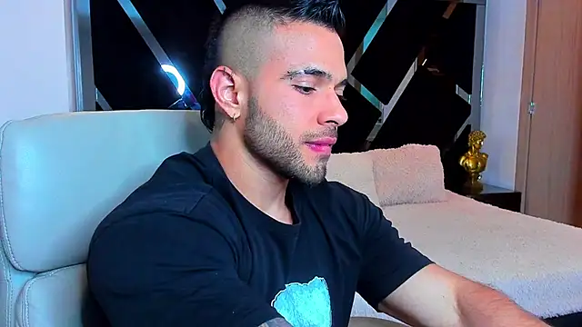 Snapshot of Raytorres chatting on April 26, 9:12 pm Raytorres online show from April 26, 9:12 pm