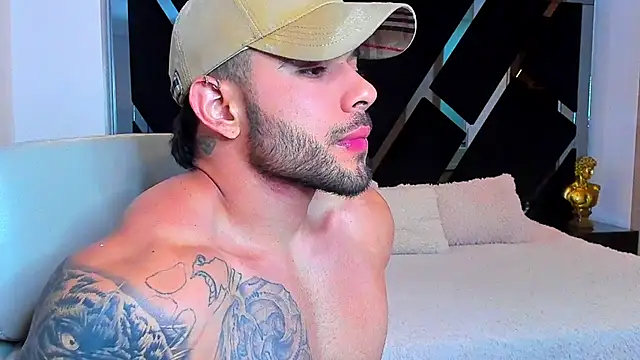 Snapshot of Raytorres chatting on May 3, 7:31 pm Raytorres online show from May 3, 7:31 pm