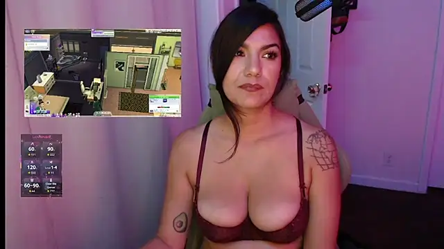 Snapshot of sweetRoxie chatting on May 15, 11:01 pm sweetRoxie online show from May 15, 11:01 pm