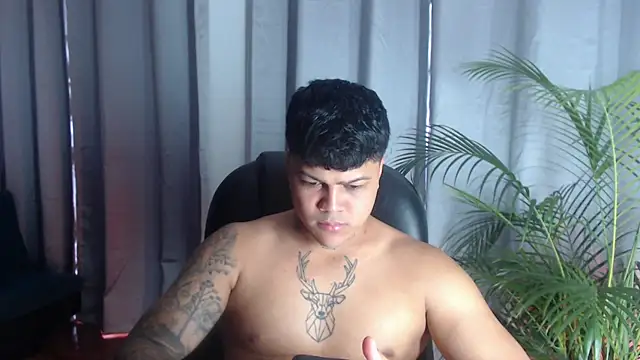 Snapshot of Pedro_x777 chatting on June 25, 4:00 pm Pedro x777 online show from June 25, 4:00 pm
