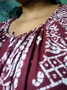 Snapshot of itz-priya chatting on April 2, 4:43 am itz-priya online show from April 2, 4:43 am