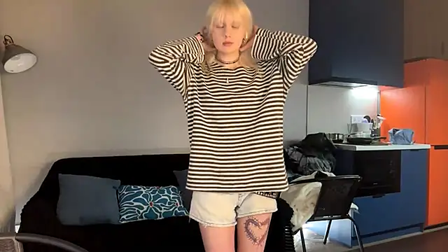 DivinaSpanski online show from March 26, 1:06 pm