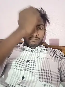 Snapshot of THA_KITTY chatting on April 15, 6:20 am THA KITTY online show from April 15, 6:20 am