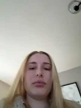 Snapshot of EloiseeUKK chatting on March 25, 7:14 am EloiseeUKK online show from March 25, 7:14 am