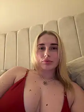 Snapshot of EloiseeUKK chatting on April 2, 7:55 pm EloiseeUKK online show from April 2, 7:55 pm