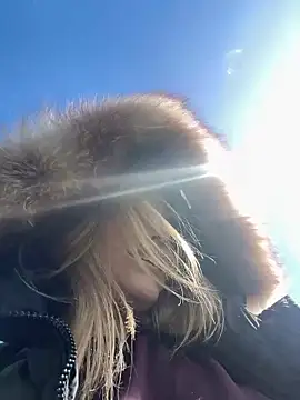 Snapshot of EloiseeUKK chatting on April 16, 8:26 am EloiseeUKK online show from April 16, 8:26 am