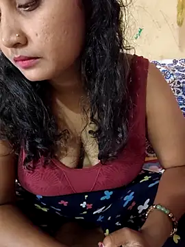 Snapshot of Tridha_2 chatting on April 11, 11:47 am Tridha 2 online show from April 11, 11:47 am