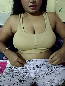 Snapshot of Tridha_2 chatting on April 18, 6:23 pm Tridha 2 online show from April 18, 6:23 pm
