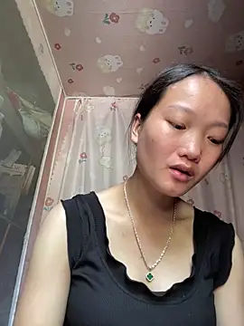 Snapshot of Jolinie chatting on April 13, 4:18 am Jolinie online show from April 13, 4:18 am