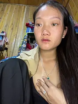 Snapshot of Jolinie chatting on April 19, 1:10 pm Jolinie online show from April 19, 1:10 pm