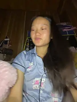 Snapshot of Jolinie chatting on April 28, 5:23 am Jolinie online show from April 28, 5:23 am