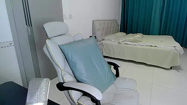 zzzzppp3 online show from August 7, 1:02 pm