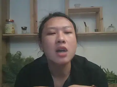 Snapshot of Live-001 chatting on May 31, 11:06 am Live-001 online show from May 31, 11:06 am