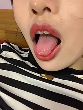 Sapphire-zz online show from April 30, 1:17 pm