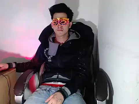 Snapshot of SexyboyHot2000 chatting on May 15, 6:59 pm SexyboyHot2000 online show from May 15, 6:59 pm