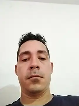 Snapshot of Gabriel_leon33 chatting on June 8, 6:52 pm Gabriel leon33 online show from June 8, 6:52 pm
