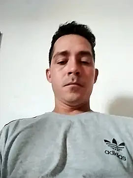 Snapshot of Gabriel_leon33 chatting on June 11, 9:46 pm Gabriel leon33 online show from June 11, 9:46 pm