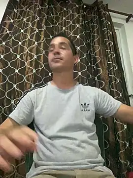 Snapshot of Gabriel_leon33 chatting on June 16, 11:29 pm Gabriel leon33 online show from June 16, 11:29 pm