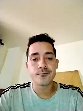Snapshot of Gabriel_leon33 chatting on June 18, 8:35 pm Gabriel leon33 online show from June 18, 8:35 pm