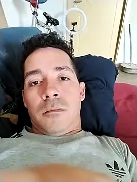Snapshot of Gabriel_leon33 chatting on June 19, 9:29 pm Gabriel leon33 online show from June 19, 9:29 pm