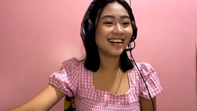 Snapshot of IndiraBrieger chatting on March 26, 2:06 am IndiraBrieger online show from March 26, 2:06 am