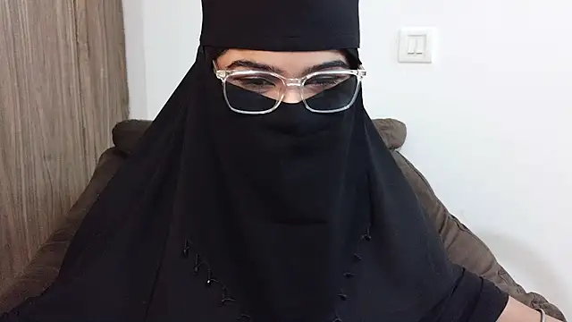 Snapshot of karandeep_kaur_isback chatting on March 27, 1:33 pm karandeep kaur isback online show from March 27, 1:33 pm