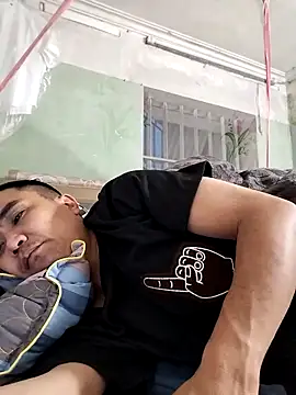 Snapshot of Tinh_love chatting on April 1, 12:50 pm Tinh love online show from April 1, 12:50 pm