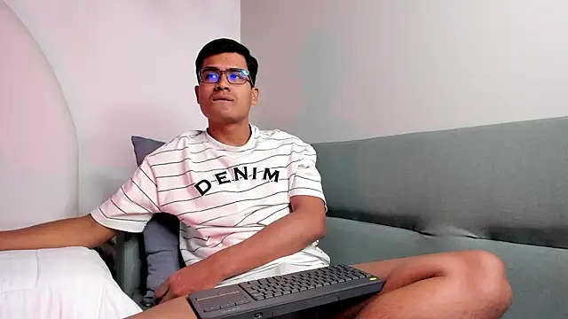 ThiagoVega  online show from July 11, 4:26 am