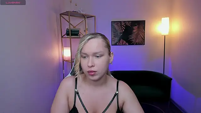 Snapshot of angelic_coy chatting on June 9, 10:49 am angelic coy online show from June 9, 10:49 am
