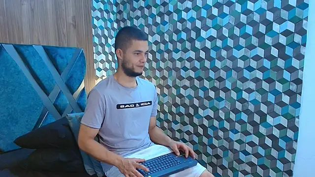 Joaho Fernandez online show from June 24, 9:03 pm