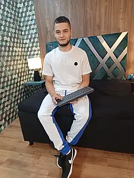 Joaho Fernandez online show from July 14, 8:25 pm