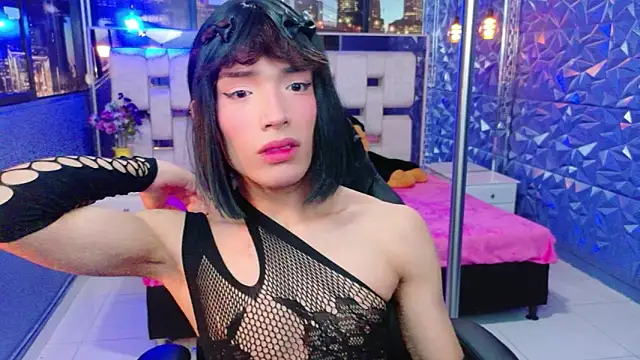 IsaacNovaa online show from June 8, 8:09 pm