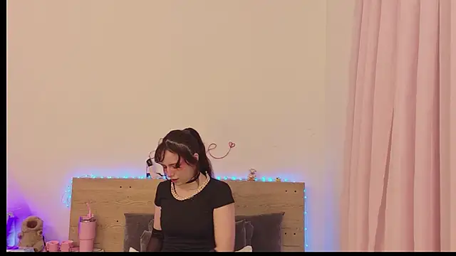Sweet Alice S online show from May 8, 9:03 am